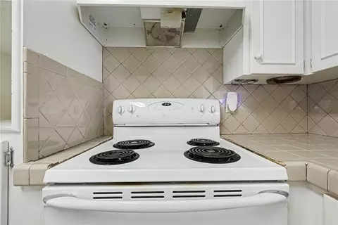 Kitchen - 345 Lakeside Dr, Altus, OK 73521 photo 6 of 6