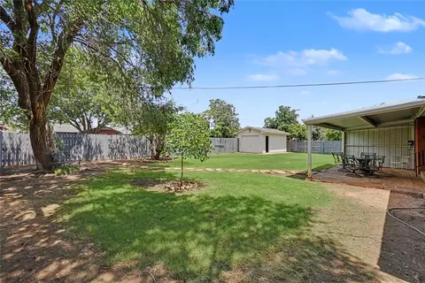 Exterior - 345 Lakeside Dr, Altus, OK 73521 photo 8 of 9