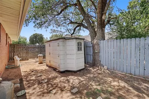 Exterior - 345 Lakeside Dr, Altus, OK 73521 photo 9 of 9