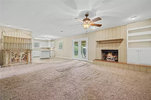 Living - 345 Lakeside Dr, Altus, OK 73521 photo 5 of 6