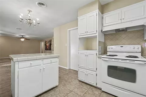 Kitchen - 345 Lakeside Dr, Altus, OK 73521 photo 3 of 6