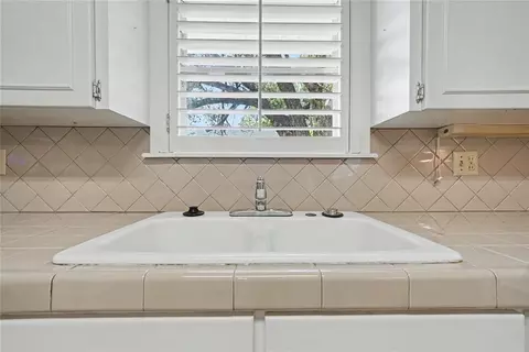 Kitchen - 345 Lakeside Dr, Altus, OK 73521 photo 5 of 6