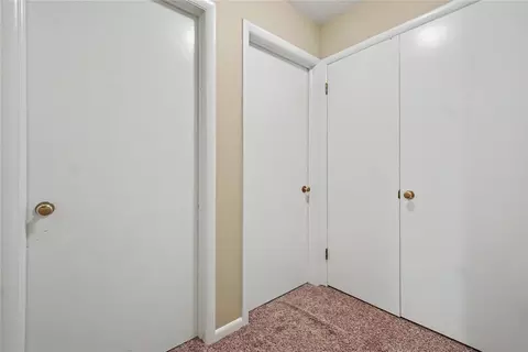 Entry Way - 345 Lakeside Dr, Altus, OK 73521 photo 3 of 4