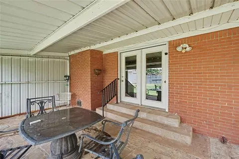 Exterior - 345 Lakeside Dr, Altus, OK 73521 photo 4 of 9