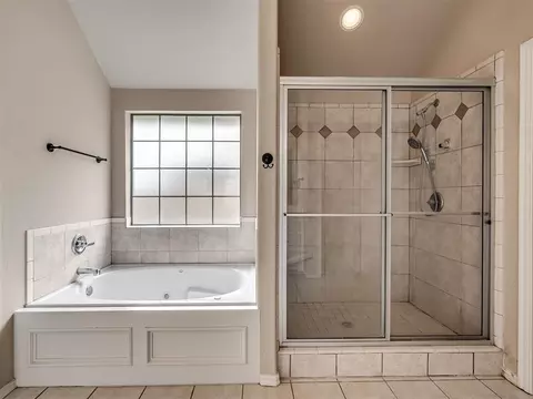 Bath - 417 Summit Bnd, Norman, OK 73071 photo 2 of 4