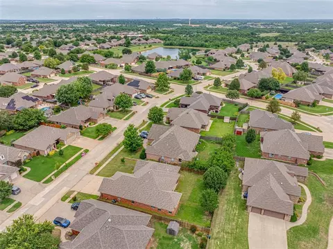 View/Area - 417 Summit Bnd, Norman, OK 73071 photo 4 of 5