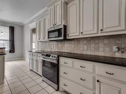 Kitchen - 417 Summit Bnd, Norman, OK 73071 photo 5 of 6