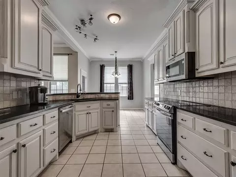 Kitchen - 417 Summit Bnd, Norman, OK 73071 photo 6 of 6