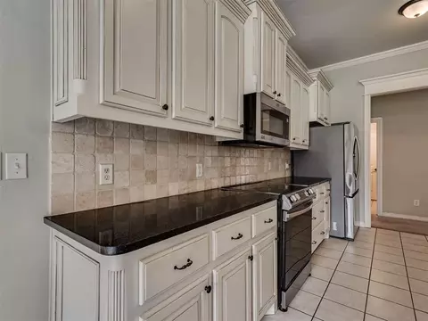 Kitchen - 417 Summit Bnd, Norman, OK 73071 photo 2 of 6