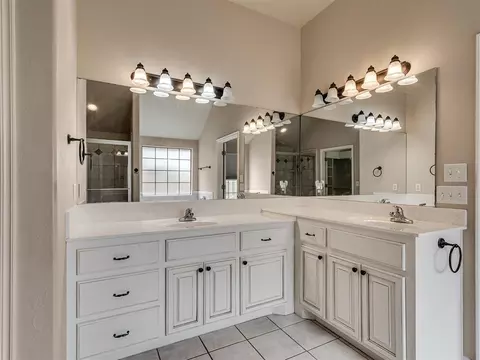 Bath - 417 Summit Bnd, Norman, OK 73071 photo 1 of 4