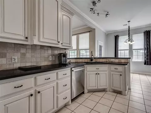 Kitchen - 417 Summit Bnd, Norman, OK 73071 photo 4 of 6