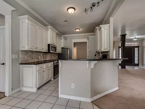 Kitchen - 417 Summit Bnd, Norman, OK 73071 photo 1 of 6