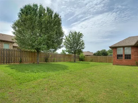 Exterior - 417 Summit Bnd, Norman, OK 73071 photo 3 of 4