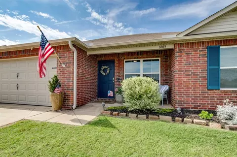 1805 Schooner Rd, El Reno, OK 73036