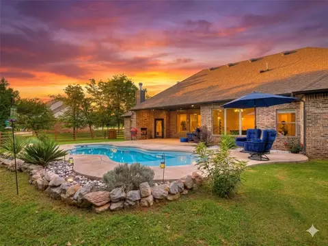 3407 Sandstone Pt, Guthrie, OK 73044
