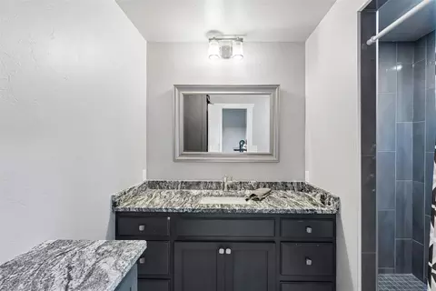 Bath - 8700 E Covell Rd, Arcadia, OK 73007 photo 3 of 7