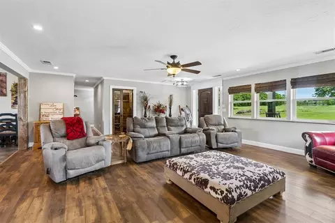 Living - 8700 E Covell Rd, Arcadia, OK 73007 photo 3 of 6