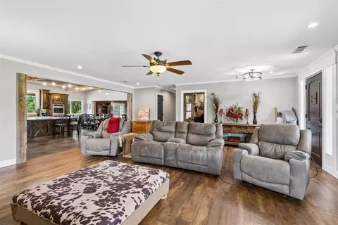 Living - 8700 E Covell Rd, Arcadia, OK 73007 photo 4 of 6