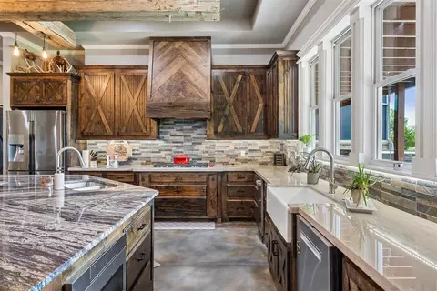 Kitchen - 8700 E Covell Rd, Arcadia, OK 73007 photo 2 of 4