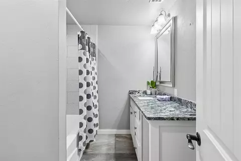 Bath - 8700 E Covell Rd, Arcadia, OK 73007 photo 5 of 7