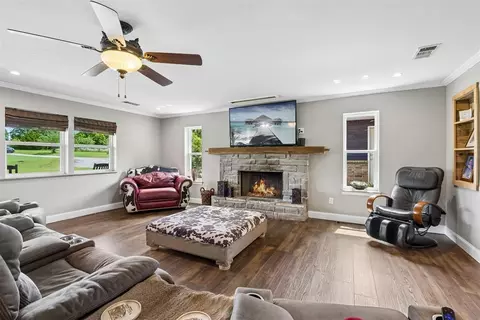 Living - 8700 E Covell Rd, Arcadia, OK 73007 photo 2 of 6