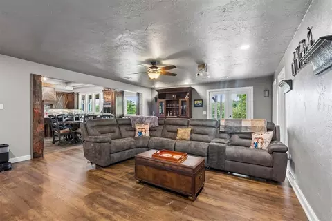 Living - 8700 E Covell Rd, Arcadia, OK 73007 photo 6 of 6