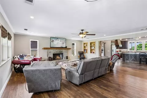 Living - 8700 E Covell Rd, Arcadia, OK 73007 photo 5 of 6