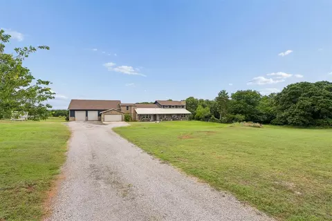Exterior - 8700 E Covell Rd, Arcadia, OK 73007 photo 7 of 11