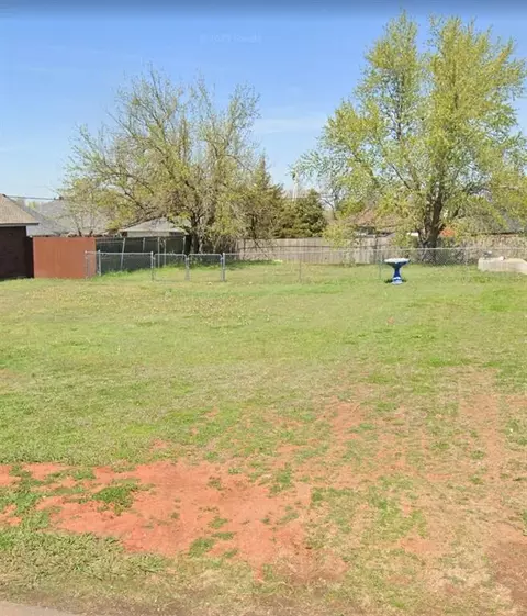 5909 SE 8th St, Midwest City, OK 73110