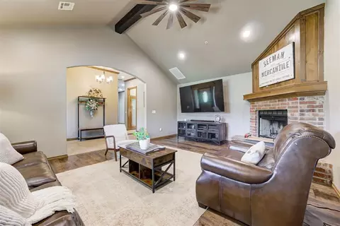 Living - 9100 Megans Way, Mcloud, OK 74851 photo 3 of 4