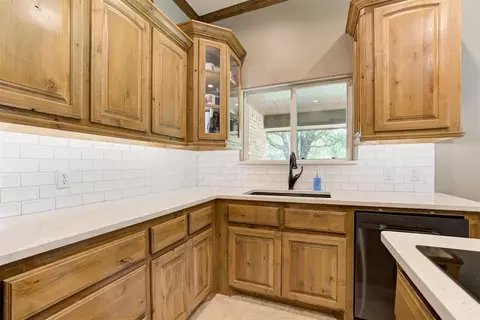 Kitchen - 9100 Megans Way, Mcloud, OK 74851 photo 7 of 8
