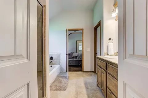 Bath - 9100 Megans Way, Mcloud, OK 74851 photo 1 of 2