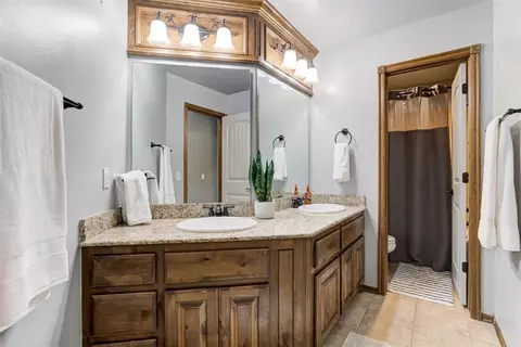 Bath - 9100 Megans Way, Mcloud, OK 74851 photo 2 of 2