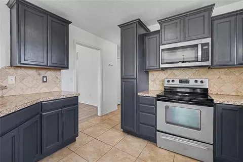 Kitchen - 216 NW Cherry Ave, Cache, OK 73527 photo 3 of 4