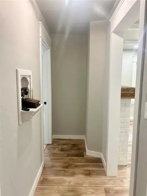 Entry Way - 905 Hickory St, Altus, OK 73521 photo 1 of 2
