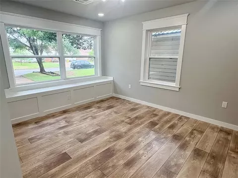 Living - 905 Hickory St, Altus, OK 73521 photo 4 of 6