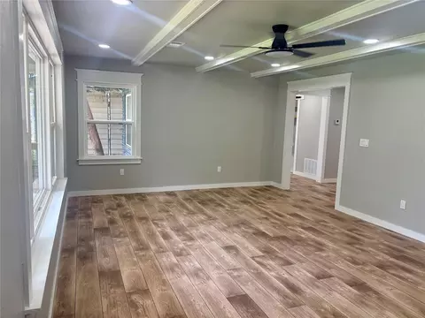 Living - 905 Hickory St, Altus, OK 73521 photo 1 of 6