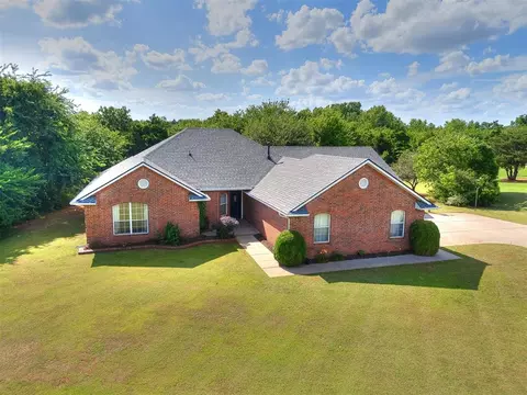 10201 Fawn Valley Dr, Mustang, OK 73064