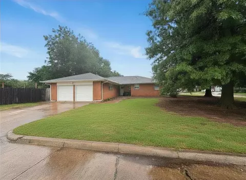 101 Burton Pl, Edmond, OK 73013