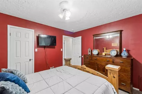 Bedroom - 802 Jay Dr, Noble, OK 73068 photo 6 of 6