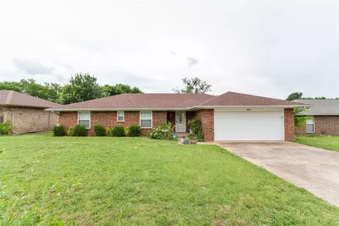 802 Jay Dr, Noble, OK 73068