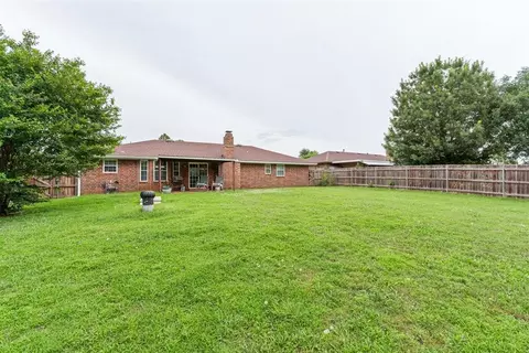 Exterior - 802 Jay Dr, Noble, OK 73068 photo 7 of 7