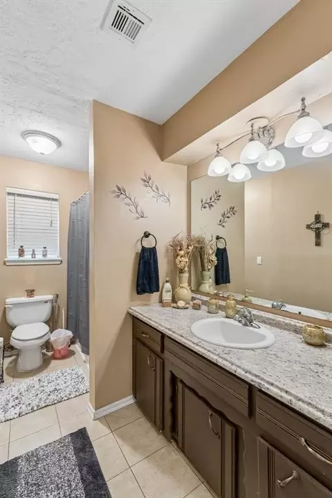Bath - 802 Jay Dr, Noble, OK 73068 photo 2 of 2