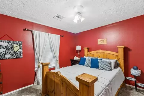 Bedroom - 802 Jay Dr, Noble, OK 73068 photo 4 of 6