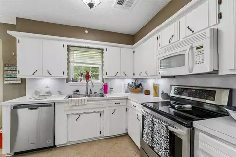 Kitchen - 802 Jay Dr, Noble, OK 73068 photo 2 of 4