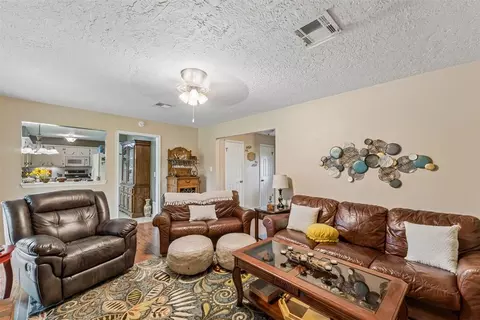 Living - 802 Jay Dr, Noble, OK 73068 photo 2 of 2