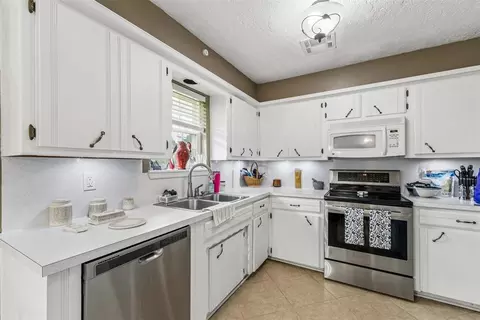 Kitchen - 802 Jay Dr, Noble, OK 73068 photo 1 of 4