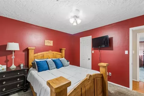 Bedroom - 802 Jay Dr, Noble, OK 73068 photo 5 of 6