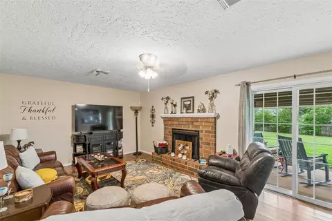 Living - 802 Jay Dr, Noble, OK 73068 photo 1 of 2