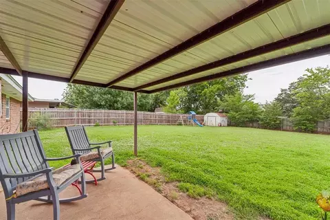 Exterior - 802 Jay Dr, Noble, OK 73068 photo 6 of 7